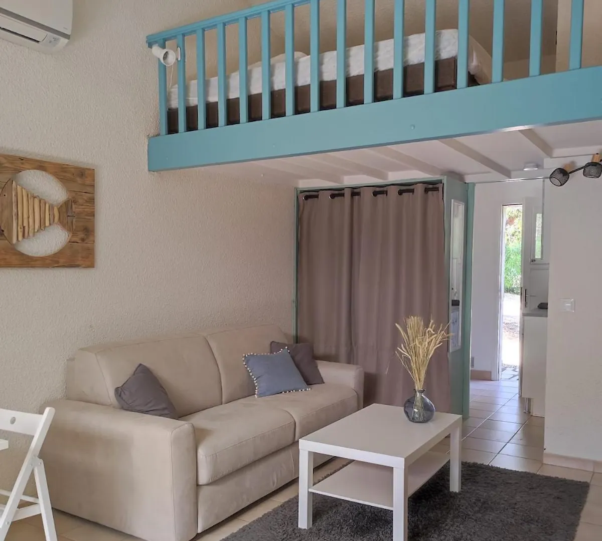 Studio 24M2 - Parking - Clim - Piscine - Plage 50M Roquebrune-sur-Argens Apartment