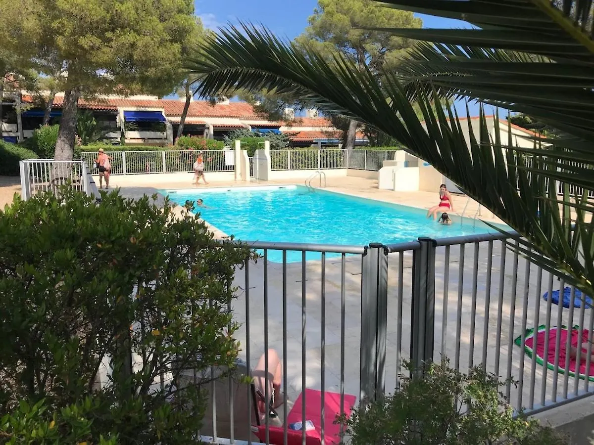 Studio 24M2 - Parking - Clim - Piscine - Plage 50M Roquebrune-sur Argens 0*,